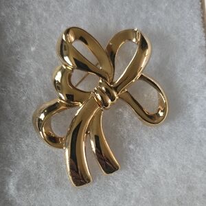 Elegant Gold Bow Brooch